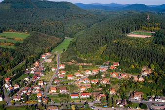 Rechtenbacher Straße in Bundenthal im Bundesland Rheinland-Pfalz, Deutschland