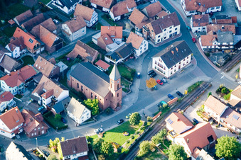 Ortsansicht der Straßen und Häuser der Wohngebiete in Bruchweiler-Bärenbach im Bundesland Rheinland-Pfalz, Deutschland