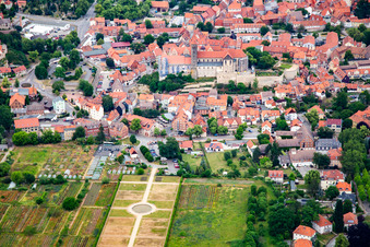 Schrägluftbild von Stiftskirche St. Servatii in Quedlinburg im Bundesland Sachsen-Anhalt, Deutschland