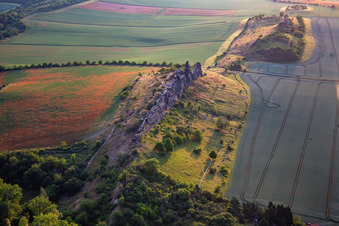 Teufelsmauer (Königsstein) von Osten im Ortsteil Weddersleben in Thale im Bundesland Sachsen-Anhalt, Deutschland