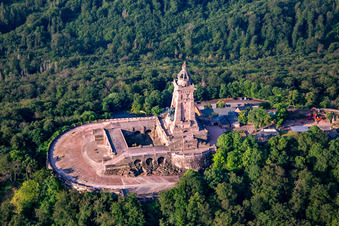 Kyffhäuser-Denkmal im Ortsteil Steinthaleben in Kyffhäuserland im Bundesland Thüringen, Deutschland aus der Luft