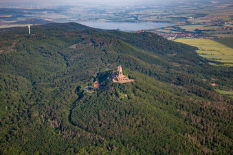 Kyffhäuser-Denkmal im Ortsteil Steinthaleben in Kyffhäuserland im Bundesland Thüringen, Deutschland vom Flugzeug aus