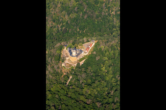 Burg Falkenstein (Harz) im Ortsteil Pansfelde im Bundesland Sachsen-Anhalt, Deutschland aus der Luft betrachtet