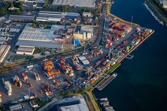 Containerhafen an der Süduferstr in Germersheim im Bundesland Rheinland-Pfalz, Deutschland