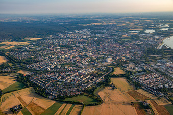 Speyer von Süden am Morgen im Bundesland Rheinland-Pfalz, Deutschland