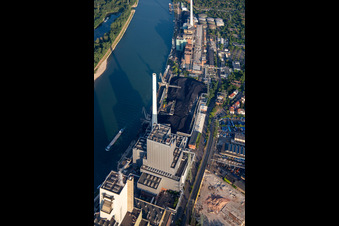 Alter Teil des Großkraftwerk Mannheim GKM von Osten im Ortsteil Neckarau im Bundesland Baden-Württemberg, Deutschland