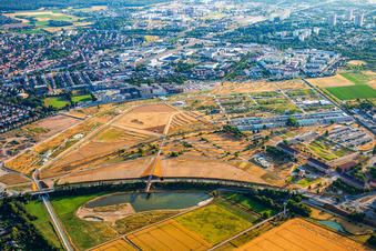 Spinelli-Park hinter dem BUGA23 See der Bundesgartenschau Mannheim BUGA 2023 im Ortsteil Feudenheim im Bundesland Baden-Württemberg, Deutschland