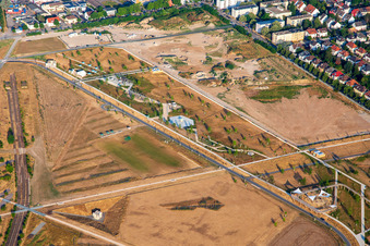 Symphonic Garden, Der Spiegelgarten, Grabgestaltung und Denkmal im Spinelli-Park der Bundesgartenschau Mannheim BUGA 2023 im Ortsteil Käfertal im Bundesland Baden-Württemberg, Deutschland