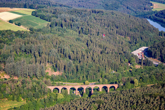 Himbächel-Viadukt im Ortsteil Hetzbach in Oberzent im Bundesland Hessen, Deutschland aus der Luft