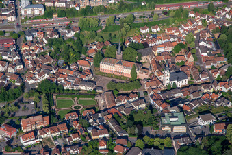 Luftbild von Schloss Erbach, Lustgarten Erbach und   Stadtkirche Erbach von Osten im Ortsteil Lauerbach im Bundesland Hessen, Deutschland
