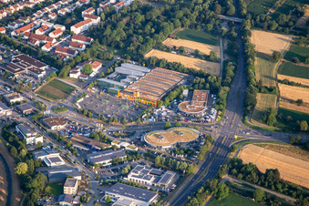 Autohaus Ebert GmbH & Co. KG und Globus Baumarkt Weinheim im Bundesland Baden-Württemberg, Deutschland