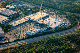 Luftaufnahme von XXXLutz Mann Mobilia Mannheim im Ortsteil Vogelstang im Bundesland Baden-Württemberg, Deutschland
