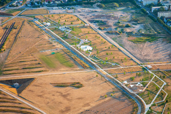 Luftaufnahme von Symphonic Garden, Der Spiegelgarten, Grabgestaltung und Denkmal im Spinelli-Park der Bundesgartenschau Mannheim BUGA 2023 im Ortsteil Käfertal im Bundesland Baden-Württemberg, Deutschland