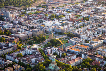 Rosengarten und Wasserturm im Ortsteil Oststadt in Mannheim im Bundesland Baden-Württemberg, Deutschland