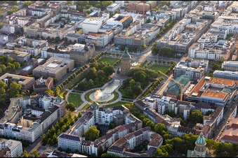 Congress Center Rosengarten und Wasserturm im Ortsteil Oststadt in Mannheim im Bundesland Baden-Württemberg, Deutschland