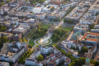 Luftaufnahme von Congress Center Rosengarten und Wasserturm im Ortsteil Oststadt in Mannheim im Bundesland Baden-Württemberg, Deutschland