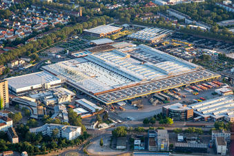 John Deere GmbH & Co KG von Nordosten im Ortsteil Lindenhof in Mannheim im Bundesland Baden-Württemberg, Deutschland