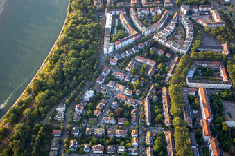 Stephanienufer und Schwarzwaldstraße am Waldpark im Ortsteil Lindenhof in Mannheim im Bundesland Baden-Württemberg, Deutschland