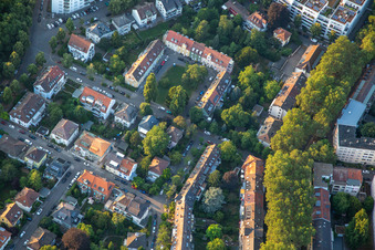 Kalmitplatz im Ortsteil Lindenhof in Mannheim im Bundesland Baden-Württemberg, Deutschland