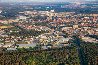 Speyer von Nordwesten im Bundesland Rheinland-Pfalz, Deutschland