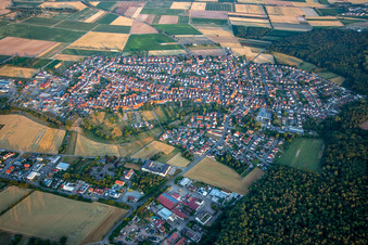Harthausen von Nordwesten im Bundesland Rheinland-Pfalz, Deutschland