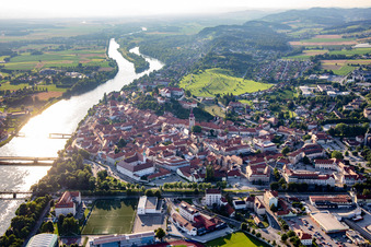 Luftbild von Altstadt von Südwesten in Ptuj, Slowenien