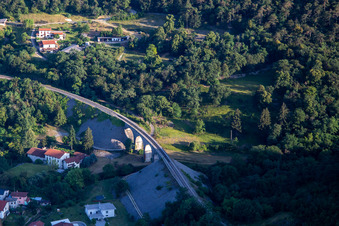 Viadukt der Eisenbahn in Nova Gorica, Slowenien
