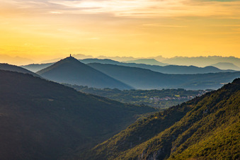 Kirche Bazilika Svetogorske Matere Božje von Osten in Nova Gorica, Slowenien