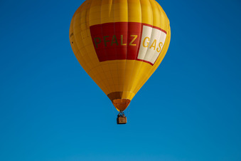Luftbild von PfalzGas Heisluftballon in Herxheim bei Landau im Bundesland Rheinland-Pfalz, Deutschland
