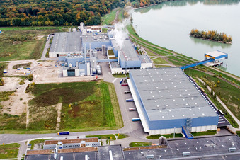Schrägluftbild von Industriegebiet Oberwald, Papierfabrik PALM in Wörth am Rhein im Bundesland Rheinland-Pfalz, Deutschland