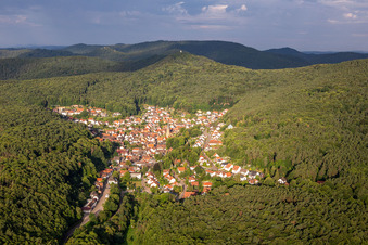 Dörrenbach von Osten im Bundesland Rheinland-Pfalz, Deutschland