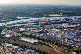 Luftbild von Güterbahnhof und Rheinhafen von Südosten in Kehl im Bundesland Baden-Württemberg, Deutschland