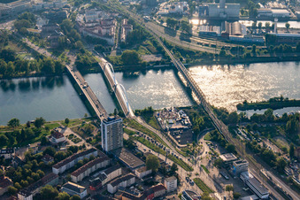 Europabrücke,  Beatus-Rhenanus-Brücke und Eisenbahnbrücke über den Rhein nach Strasbourg in Kehl im Bundesland Baden-Württemberg, Deutschland