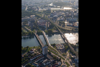 Luftbild von Europabrücke,  Beatus-Rhenanus-Brücke und Eisenbahnbrücke über den Rhein nach Strasbourg in Kehl im Bundesland Baden-Württemberg, Deutschland