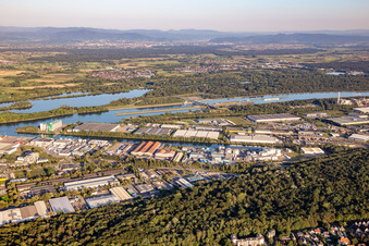 Rheinhäfen von Strasbourg mit  STEF Strasbourg, BAYONNE A,  RHENUS LOGISTICS und Kloeckner Metals France im Ortsteil Port du Rhin Sud in Straßburg im Bundesland Bas-Rhin, Frankreich