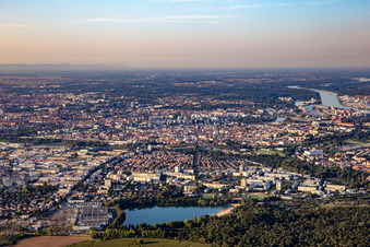 Luftbild von LE BAGGERSEE im Ortsteil Canardière in Straßburg im Bundesland Bas-Rhin, Frankreich