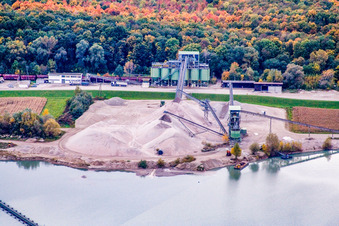 Kieswerk der WOLFF & MÜLLER Quarzsande am Baggersee in Hagenbach im Bundesland Rheinland-Pfalz, Deutschland