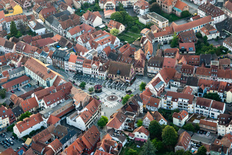 Place de l'Hôtel de Ville in Molsheim im Bundesland Bas-Rhin, Frankreich