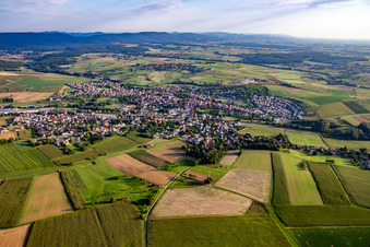 Soultz-sous-Forêts von Südosten im Bundesland Bas-Rhin, Frankreich