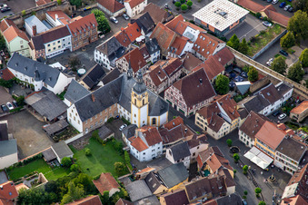 Katholische Pfarrkirche St. Antonius am Klenkertor in Meisenheim im Bundesland Rheinland-Pfalz, Deutschland