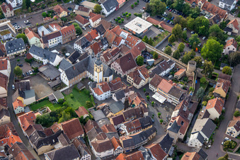 Luftbild von Katholische Pfarrkirche St. Antonius am Klenkertor in Meisenheim im Bundesland Rheinland-Pfalz, Deutschland