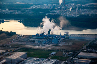 Papierfabrik Palm GmbH & Co. KG | Werk Wörth am Rhein am Morgen im Bundesland Rheinland-Pfalz, Deutschland