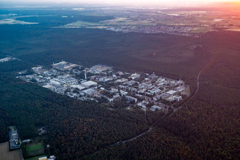 Sonnenaufgang über'm KIT -  Karlsruhe Institute of Technology Campus North im Ortsteil Leopoldshafen in Eggenstein-Leopoldshafen im Bundesland Baden-Württemberg, Deutschland