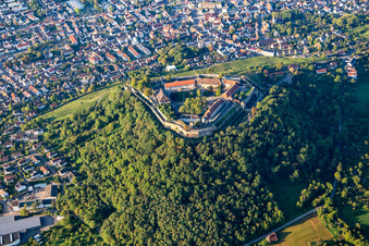 Luftaufnahme von Museum Hohenasperg - Ein deutsches Gefängnis in Asperg im Bundesland Baden-Württemberg, Deutschland