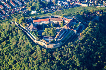 Schrägluftbild von Museum Hohenasperg - Ein deutsches Gefängnis in Asperg im Bundesland Baden-Württemberg, Deutschland