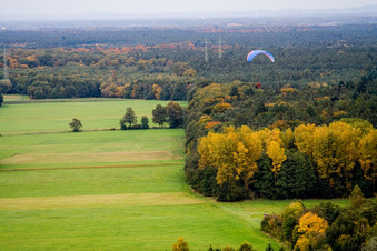 Schrägluftbild von Otterbachtal in Minfeld im Bundesland Rheinland-Pfalz, Deutschland