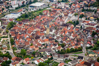 Historische Altstadt mit Kirche Unsere Liebe Frau in Eppingen im Bundesland Baden-Württemberg, Deutschland