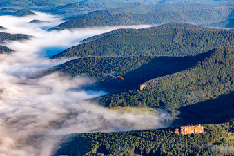Schrägluftbild von Château Fort de Fleckenstein in Lembach im Bundesland Bas-Rhin, Frankreich