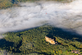 Drohnenbild von Château Fort de Fleckenstein in Lembach im Bundesland Bas-Rhin, Frankreich