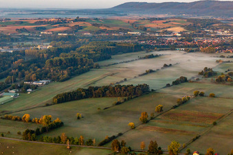 Flugplatz im Morgendunst in Schweighofen im Bundesland Rheinland-Pfalz, Deutschland